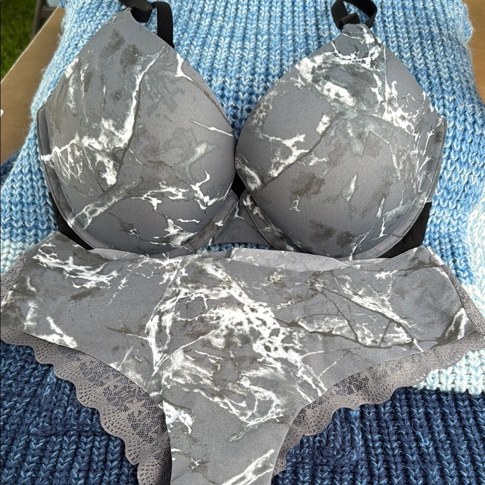 PINK Victoria's Secret Gray and White Marble Bra
